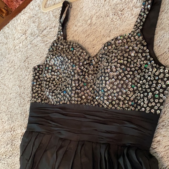 Black formal dress - Picture 2 of 4